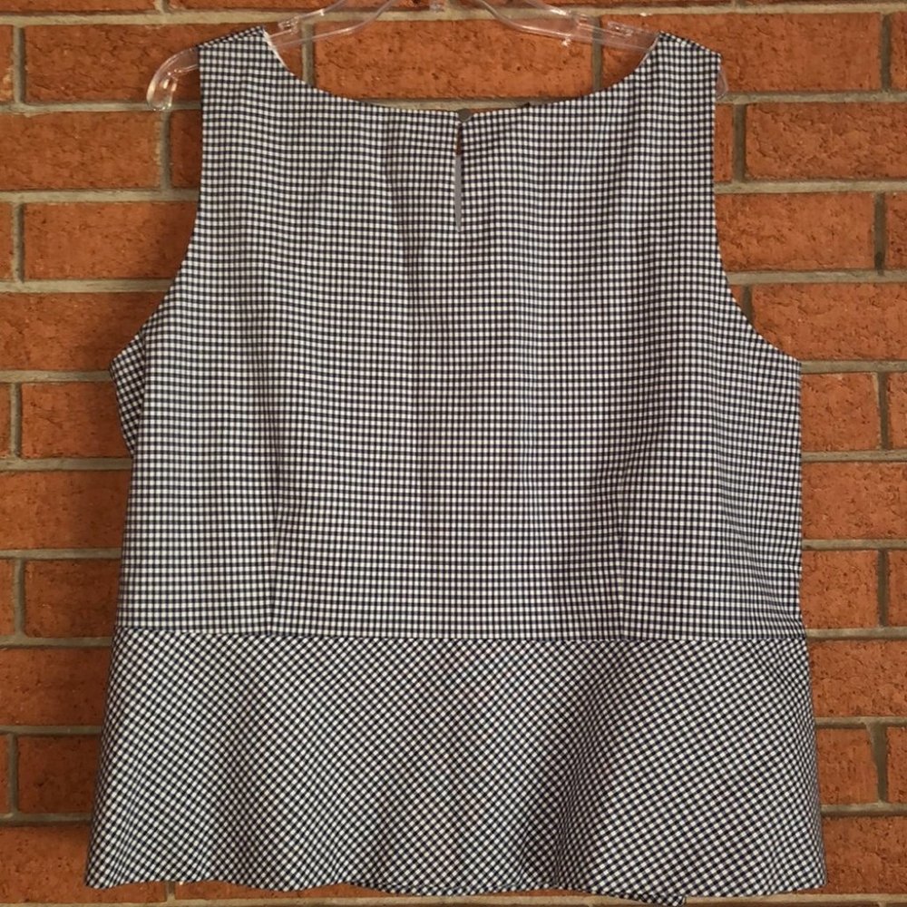 🗝TALBOTS🗝PETITE SLEEVELESS GINGHAM PEPLUM TOP🗝 - Picture 4 of 7